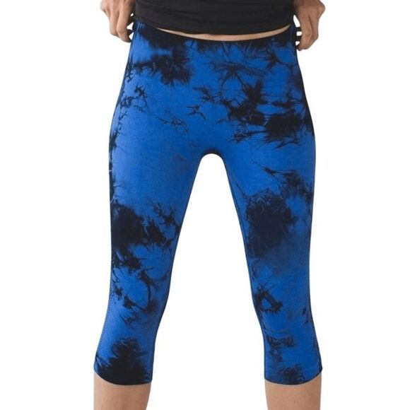 Lululemon The Flow Crop II - Picture 1 of 6